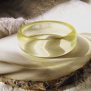 Vintage Apple Juice Bakelite Bangle Bracelet Chunky No Seams Transparent Yellow